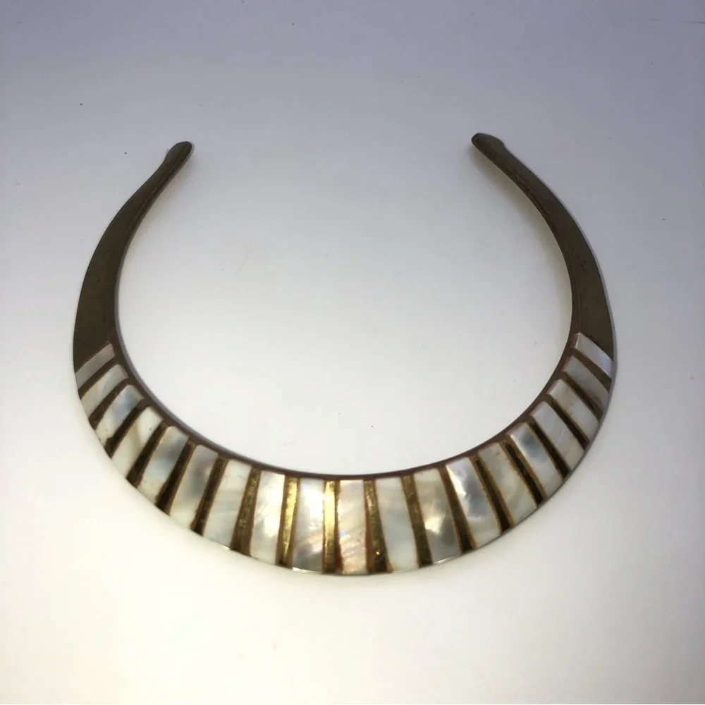 Vtg 70s Brass MOP Mother of Pearl Torque Collar Necklace Sits at 5” - 3” opening - Picture 2 of 7